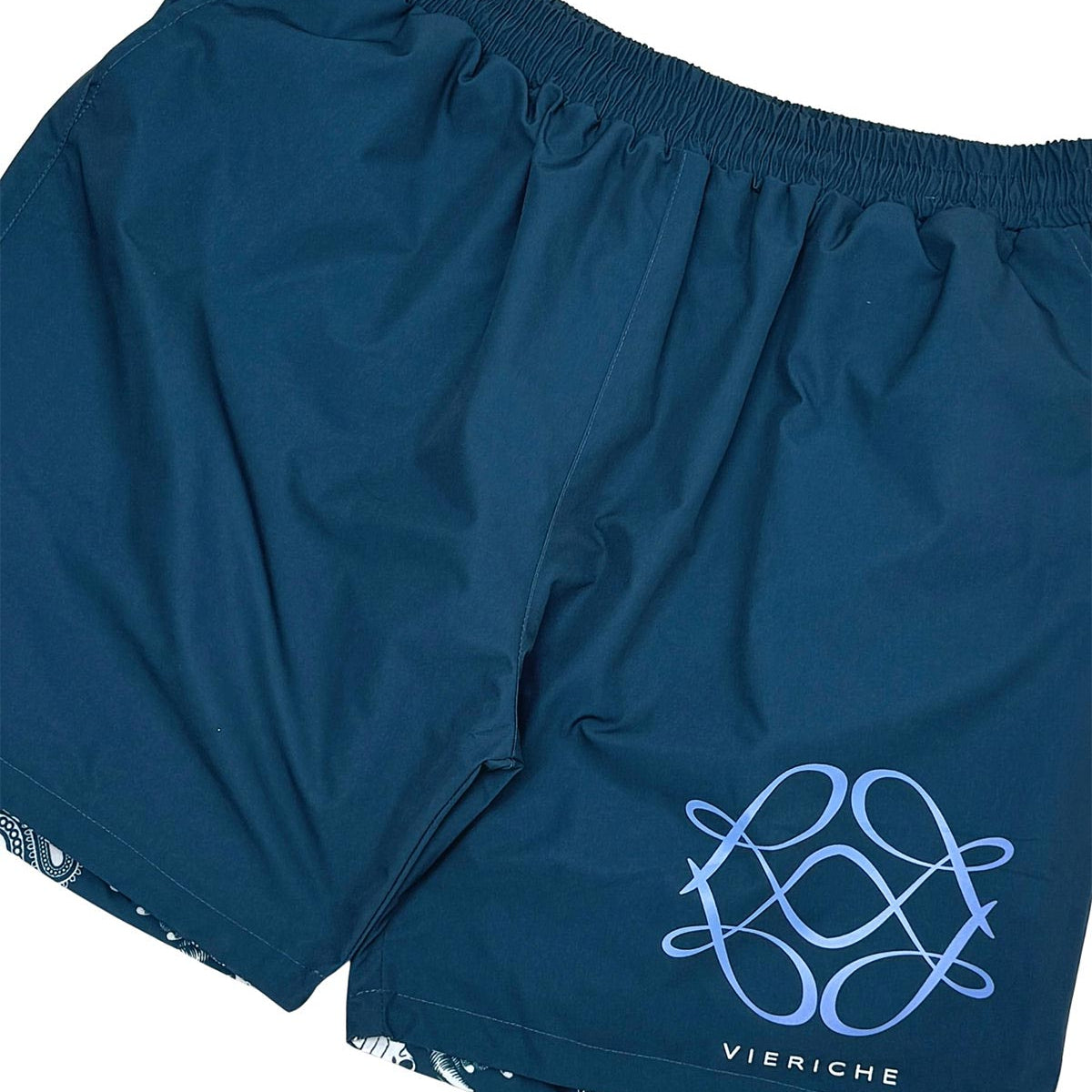 Reversible paisley set