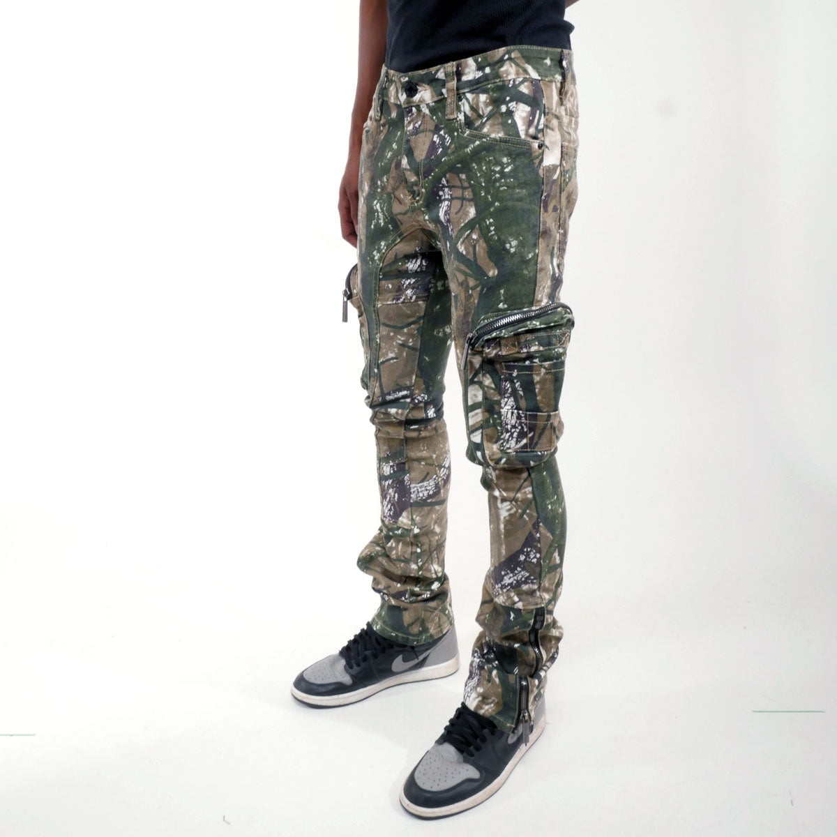 Brush camo cargo denim pant w/ side zipper details